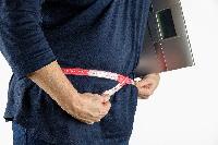 Яким чином жир на животі шкодить здоров'ю і чому він з'являється