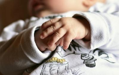 У Франції народилася перша дитина після трансплантації матки