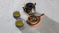 Вчені виявили, що вживання зеленого чаю після важкої їжі зменшує кількість жирових відкладень у печінці